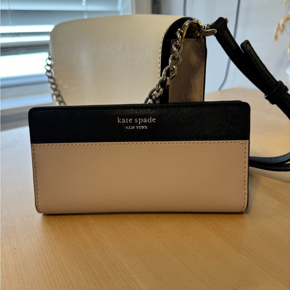 Kate Spade cross body with matching wallet - Picture 4 of 7